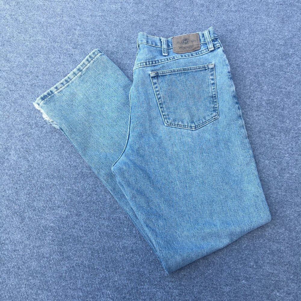 Wrangler Jeans Mens 36x34 measures 34x32 Distressed Ranch Workwear
